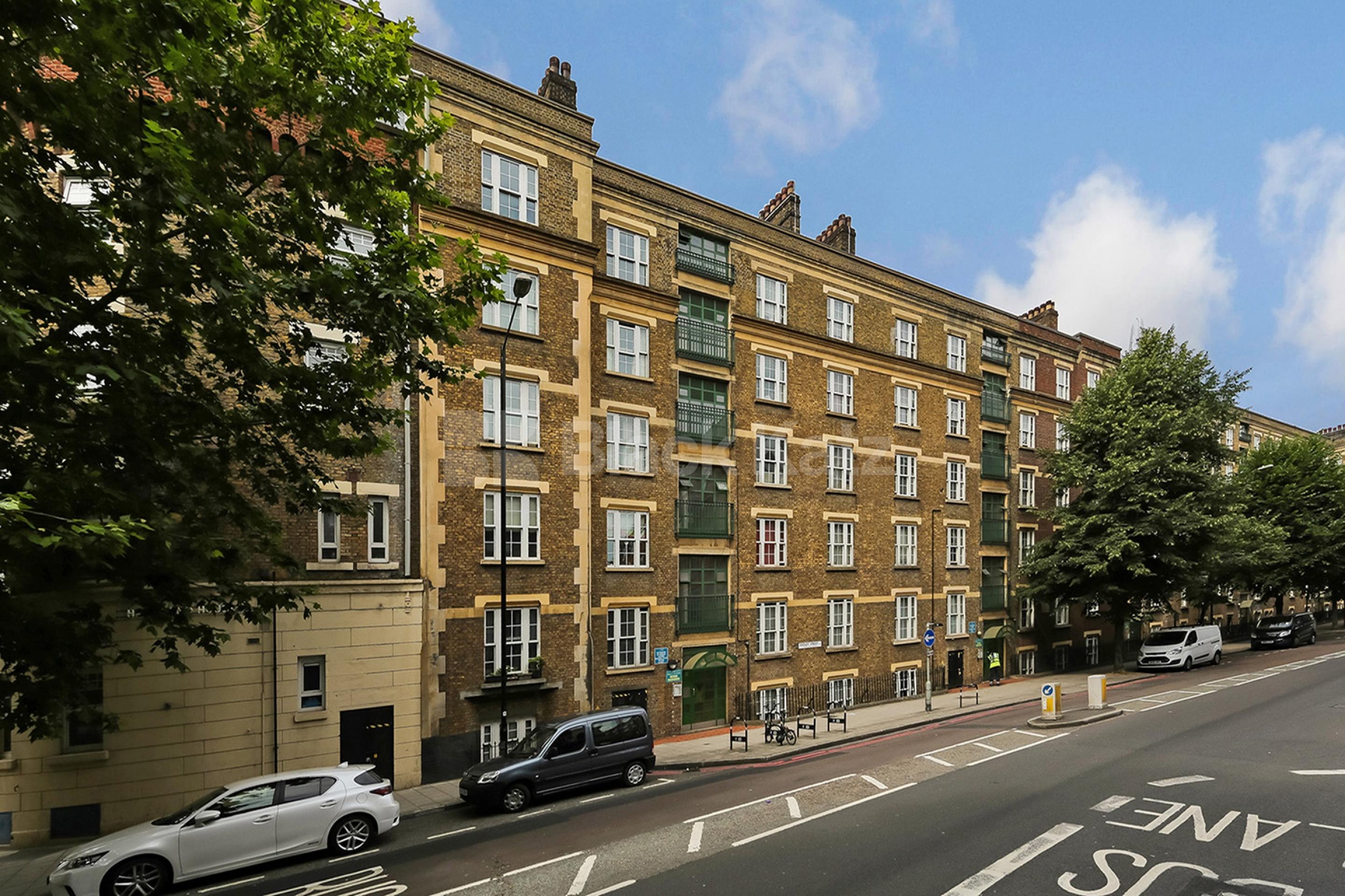 Superbly located three bedroomed apartment  Devon Mansions. Tooley Street , London Bridge SE1